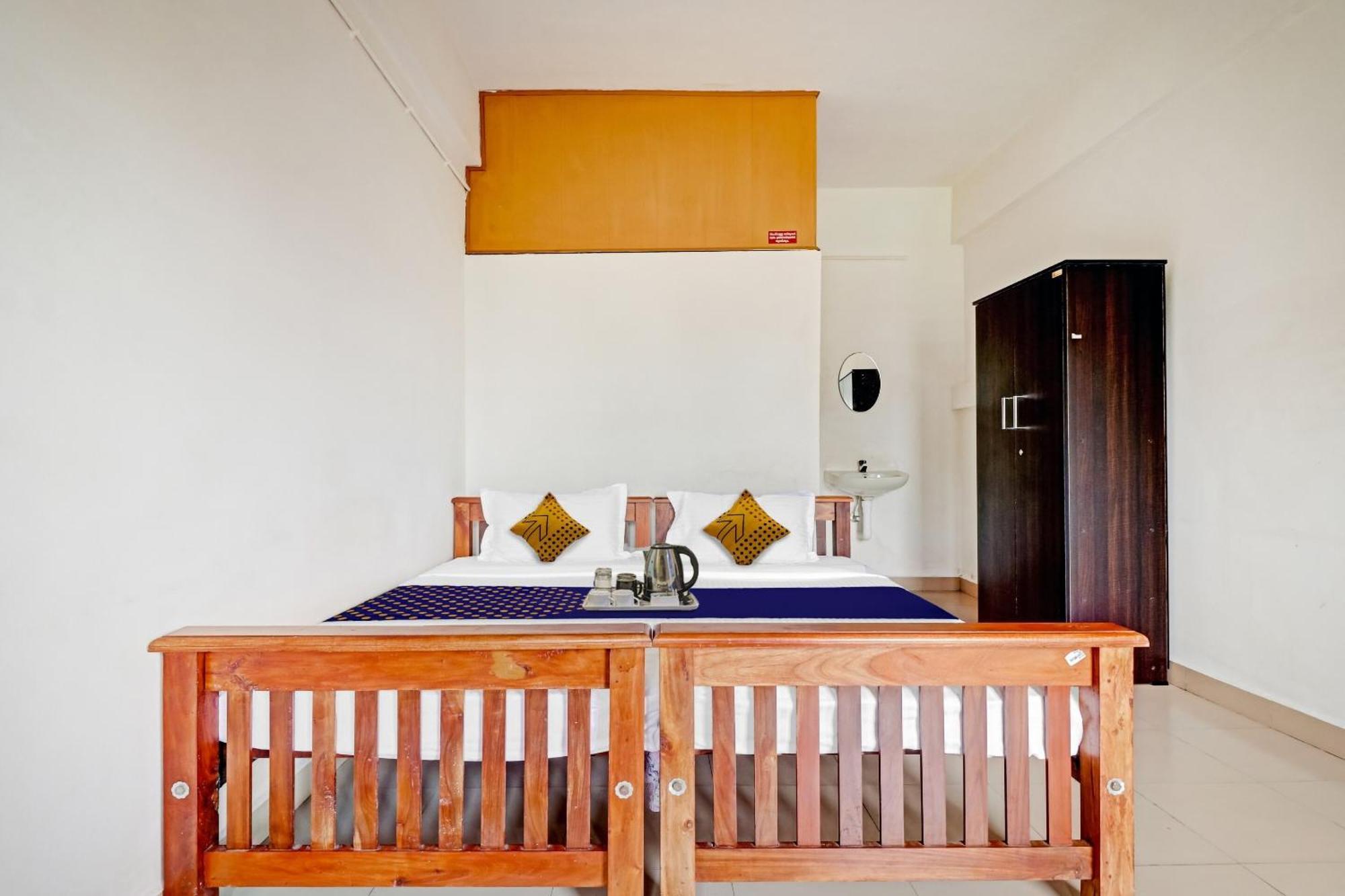 Spot On Jayesh Guest House Nashik Bagian luar foto
