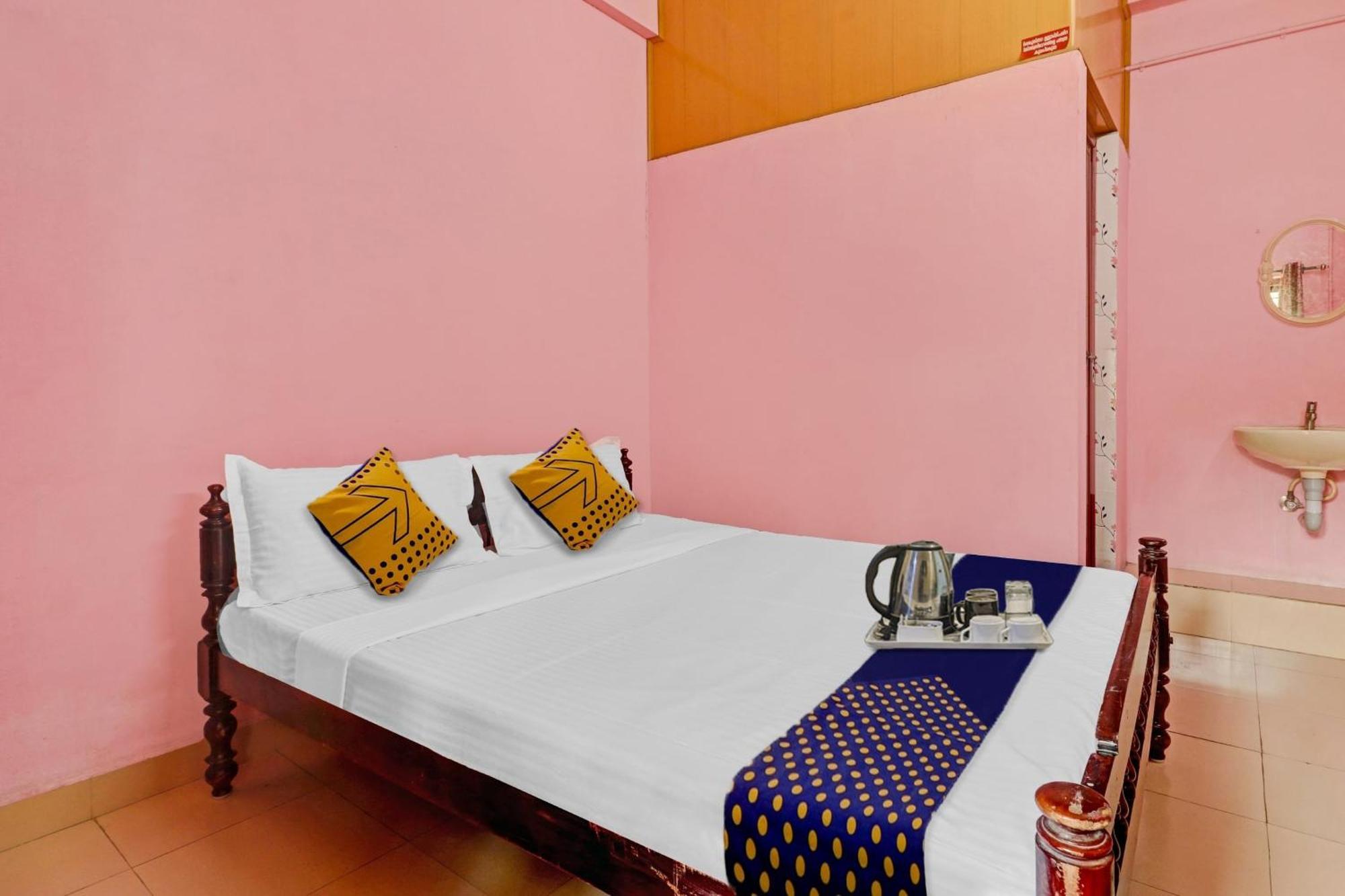 Spot On Jayesh Guest House Nashik Bagian luar foto