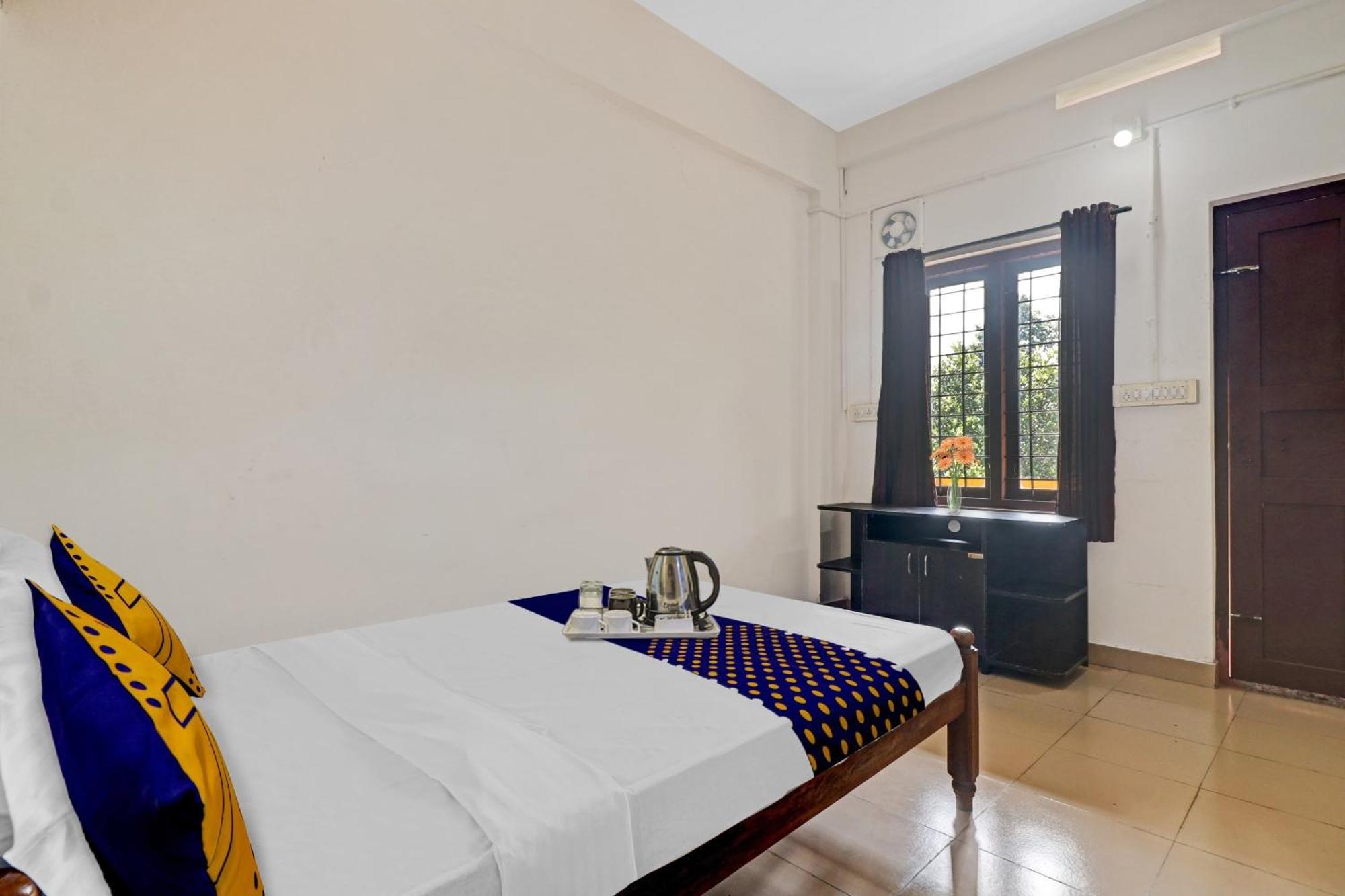 Spot On Jayesh Guest House Nashik Bagian luar foto